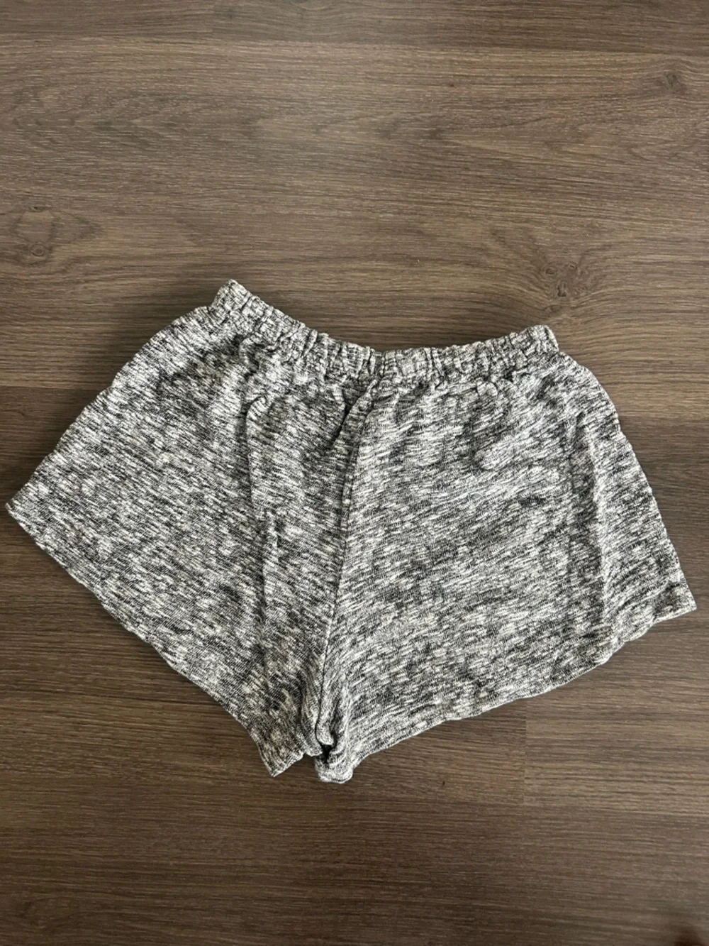 Brandy Melville - Gray Knit Lounge Shorts - Picture 2 of 3